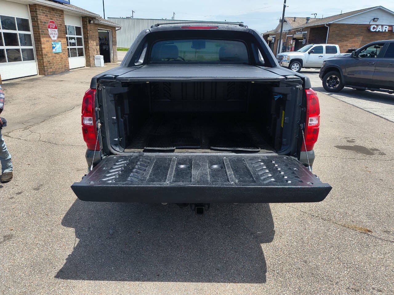 Used 2011 Chevrolet Avalanche LTZ AWD/4WD image 6