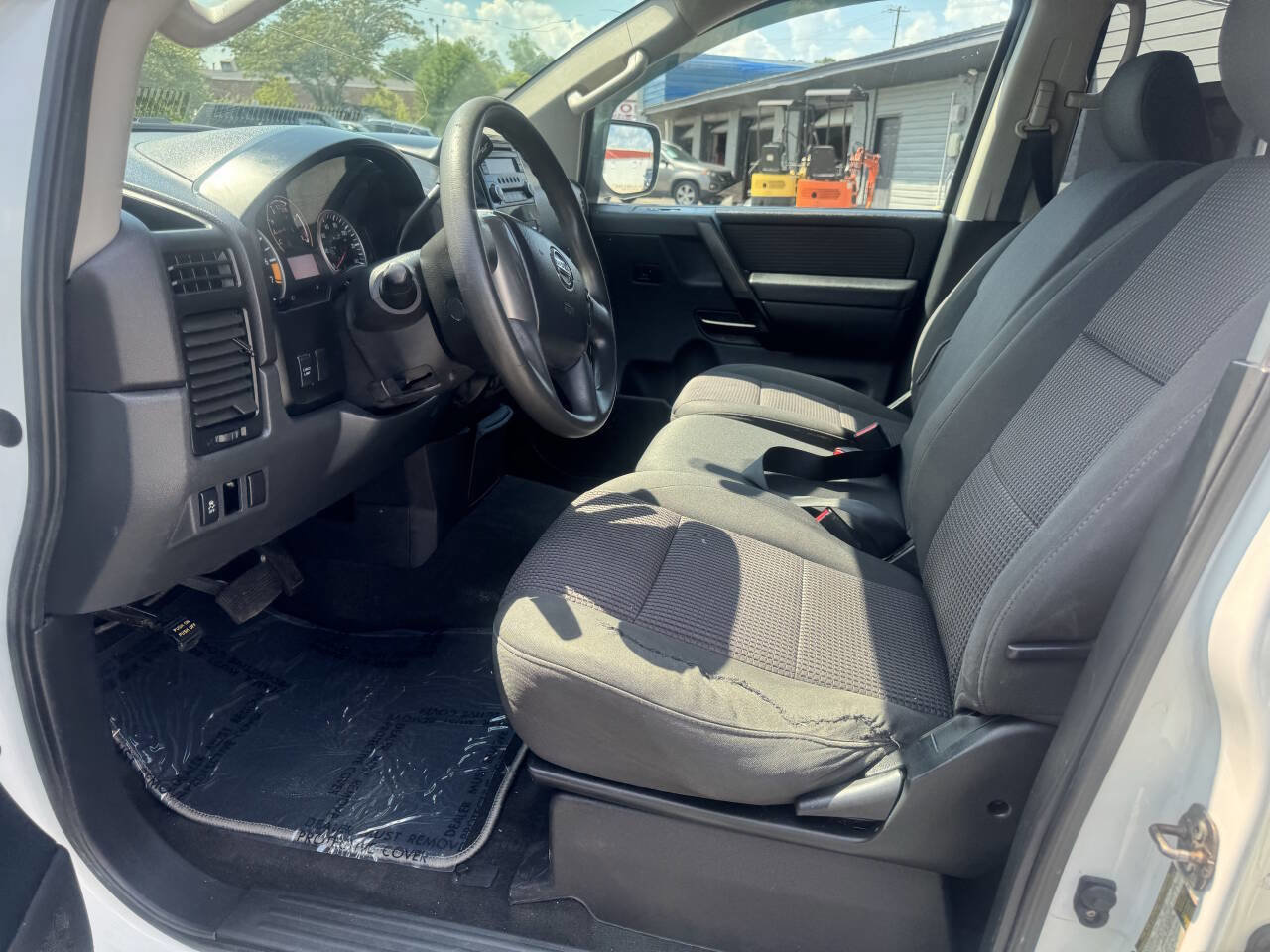 Used 2013 Nissan Titan SV image 40