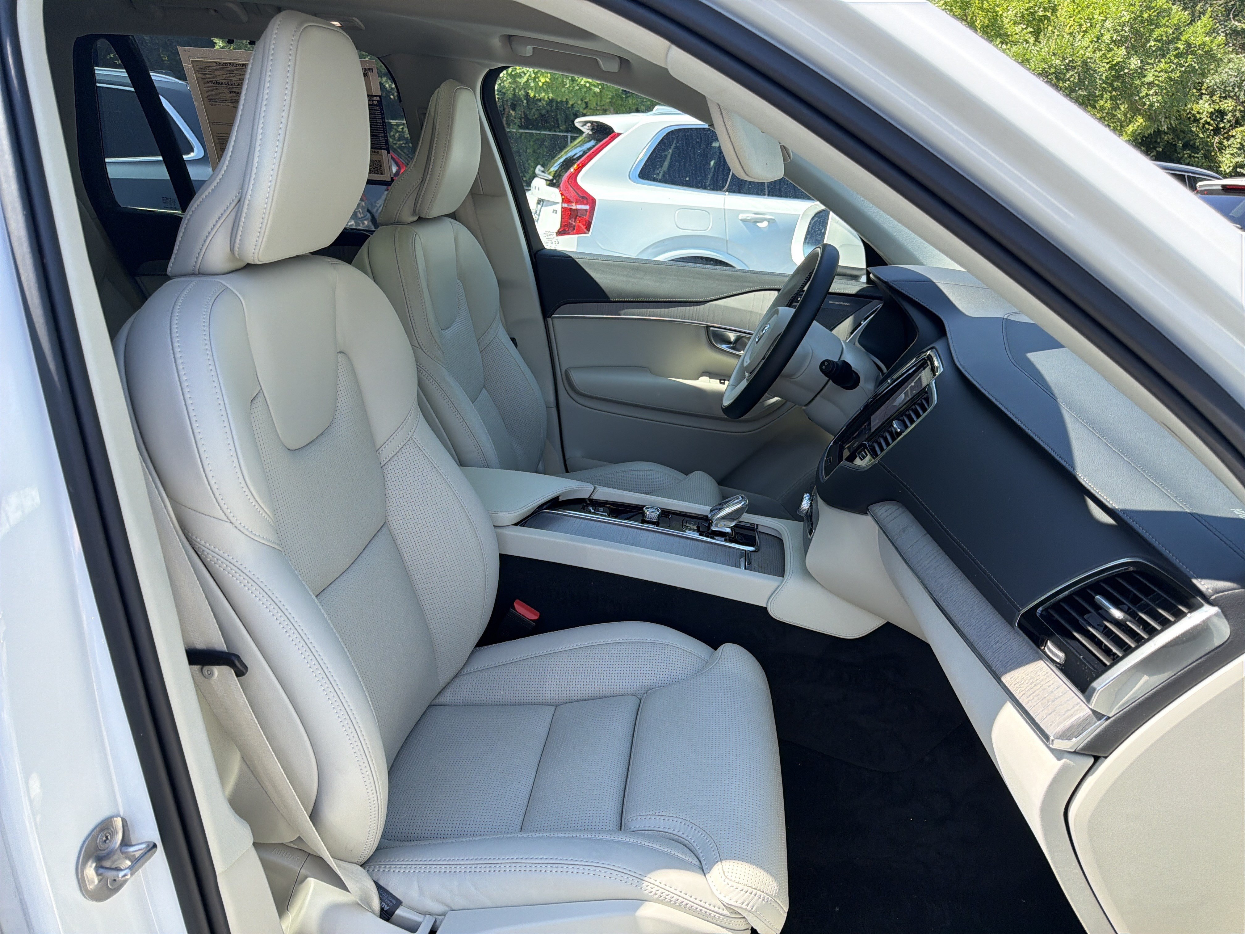 Certified 2024 Volvo XC90 T8 Ultimate w/ Protection Package Premier AWD/4WD image 35