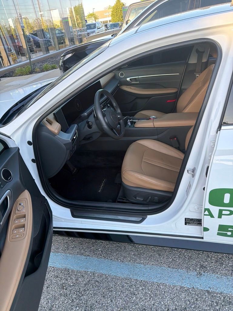 Used 2024 Hyundai Sonata Limited FWD image 2
