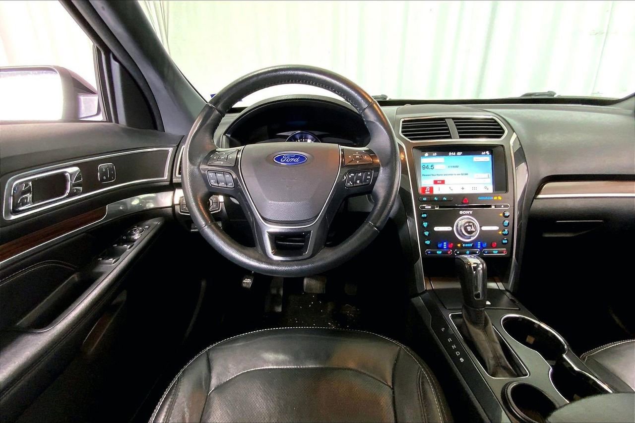 Used 2017 Ford Explorer Limited w/ Equipment Group 301A FWD image 14