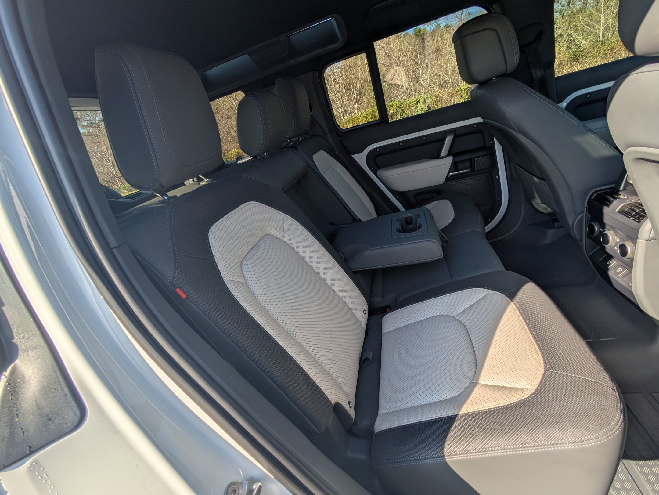 Certified 2023 Land Rover Defender 110 X-Dynamic SE image 29