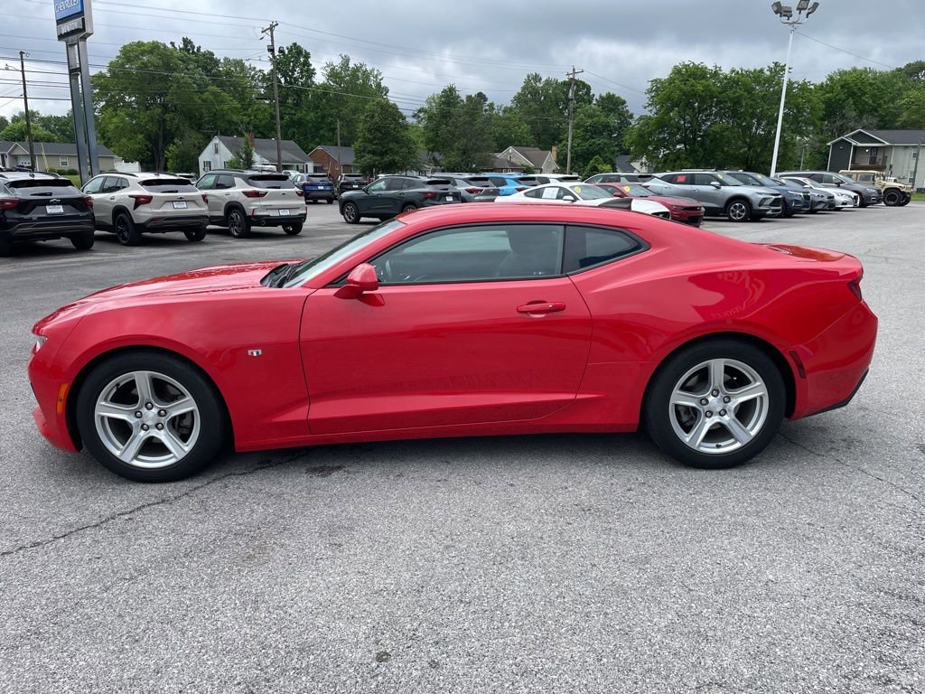 Used 2018 Chevrolet Camaro LT w/ Technology Package RWD image 29