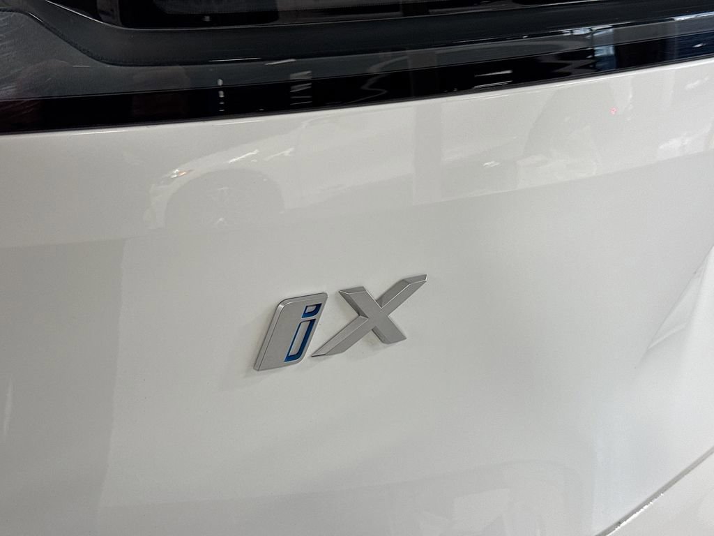 Used 2023 BMW iX xDrive50 w/ Sport Package image 11