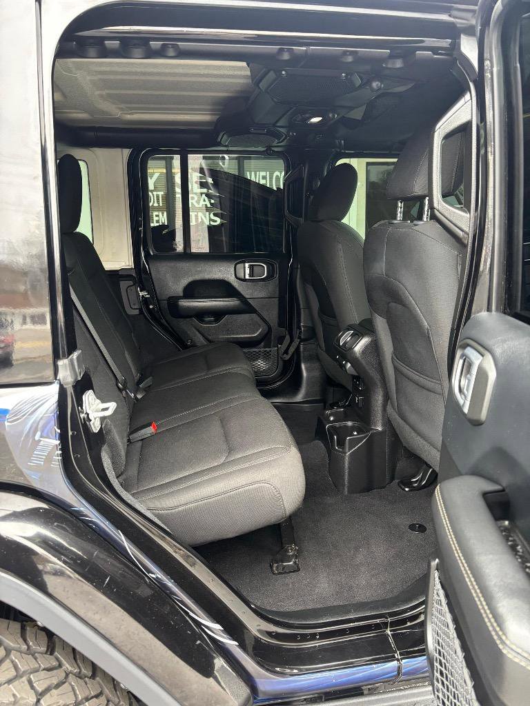 Used 2018 Jeep Wrangler Unlimited Sahara w/ Uconnect 4C Nav & Sound Group AWD/4WD image 28