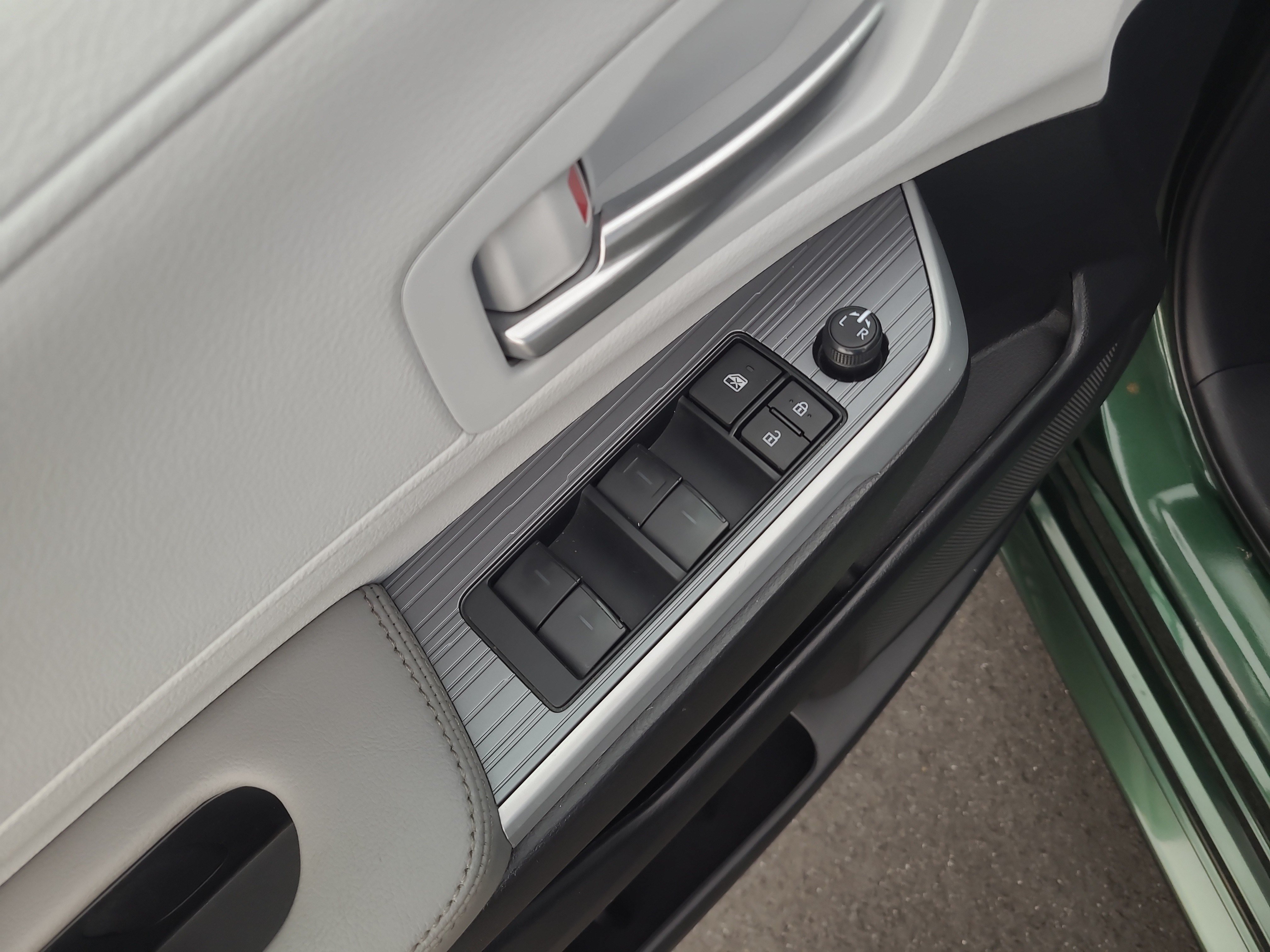 Certified 2025 Toyota Sienna XLE w/ XLE Plus Package AWD/4WD image 13