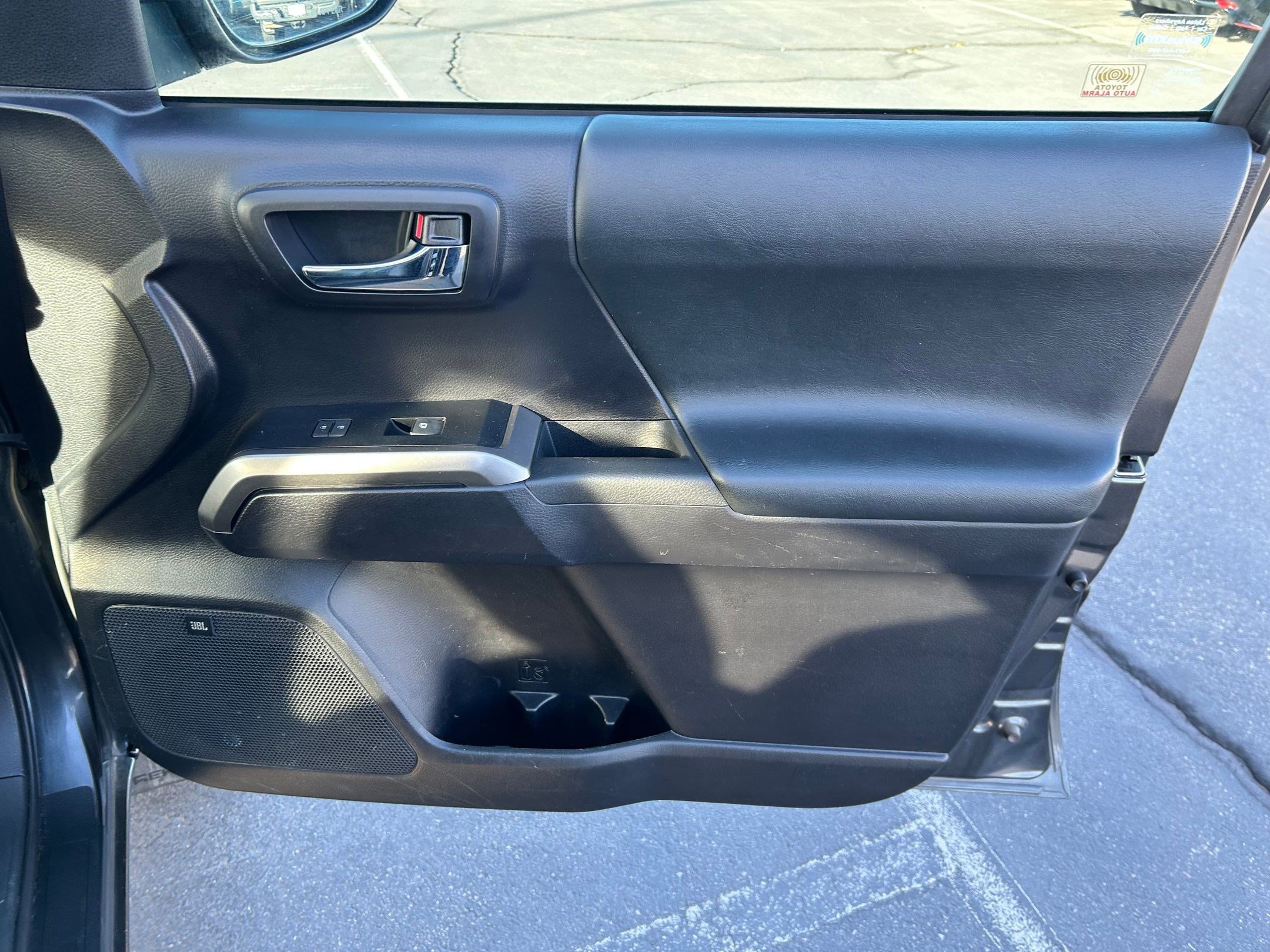 Used 2020 Toyota Tacoma Limited image 27