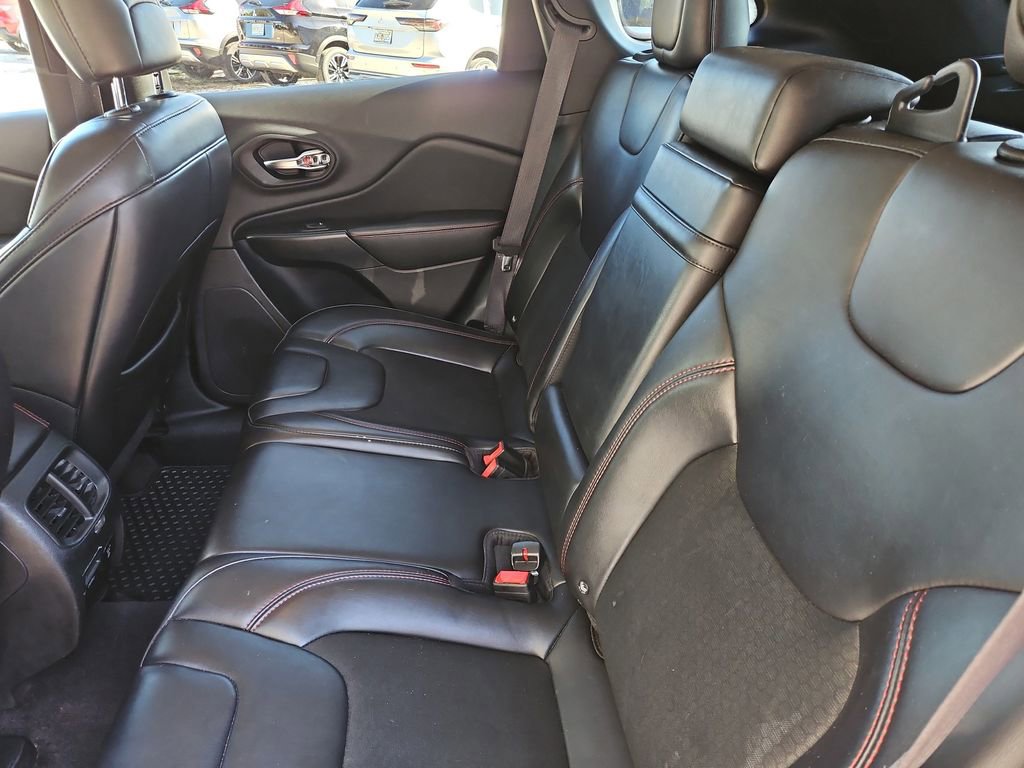 Used 2019 Jeep Cherokee Trailhawk w/ Trailer Tow Group image 12