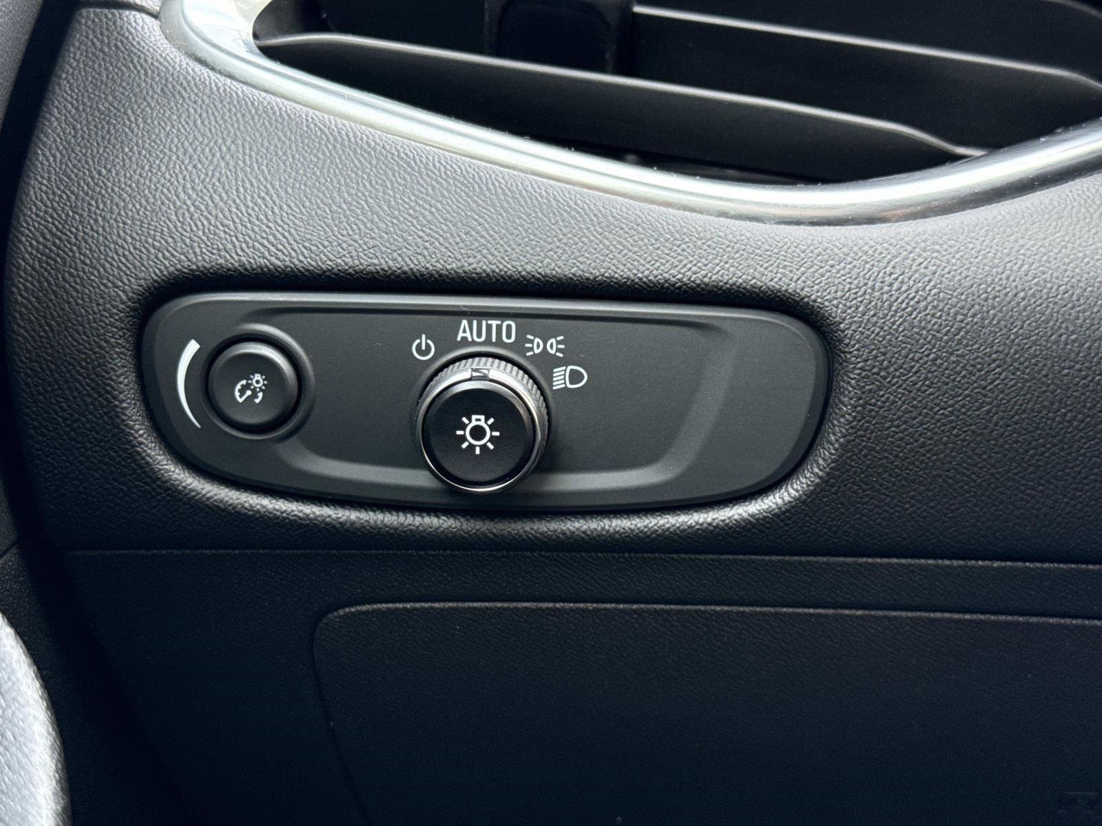 Used 2023 Chevrolet Malibu LT image 12