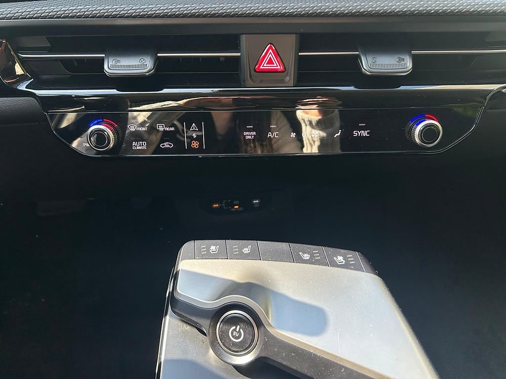 Used 2025 Kia EV6 Wind RWD image 14
