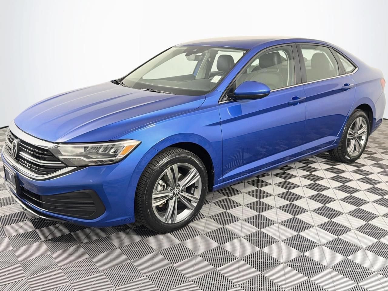 Used 2024 Volkswagen Jetta SE FWD image 6