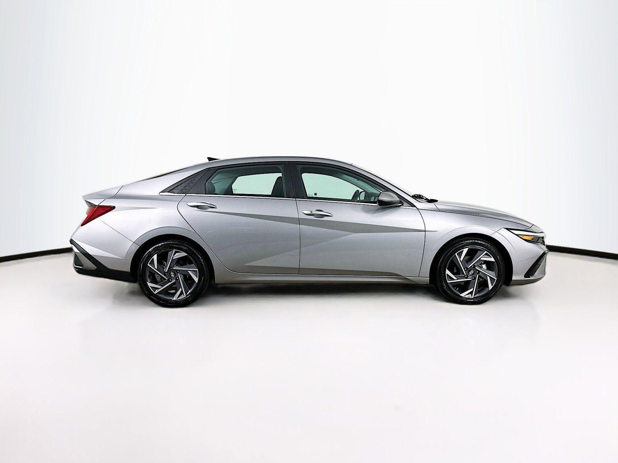 Used 2025 Hyundai Elantra SEL image 10