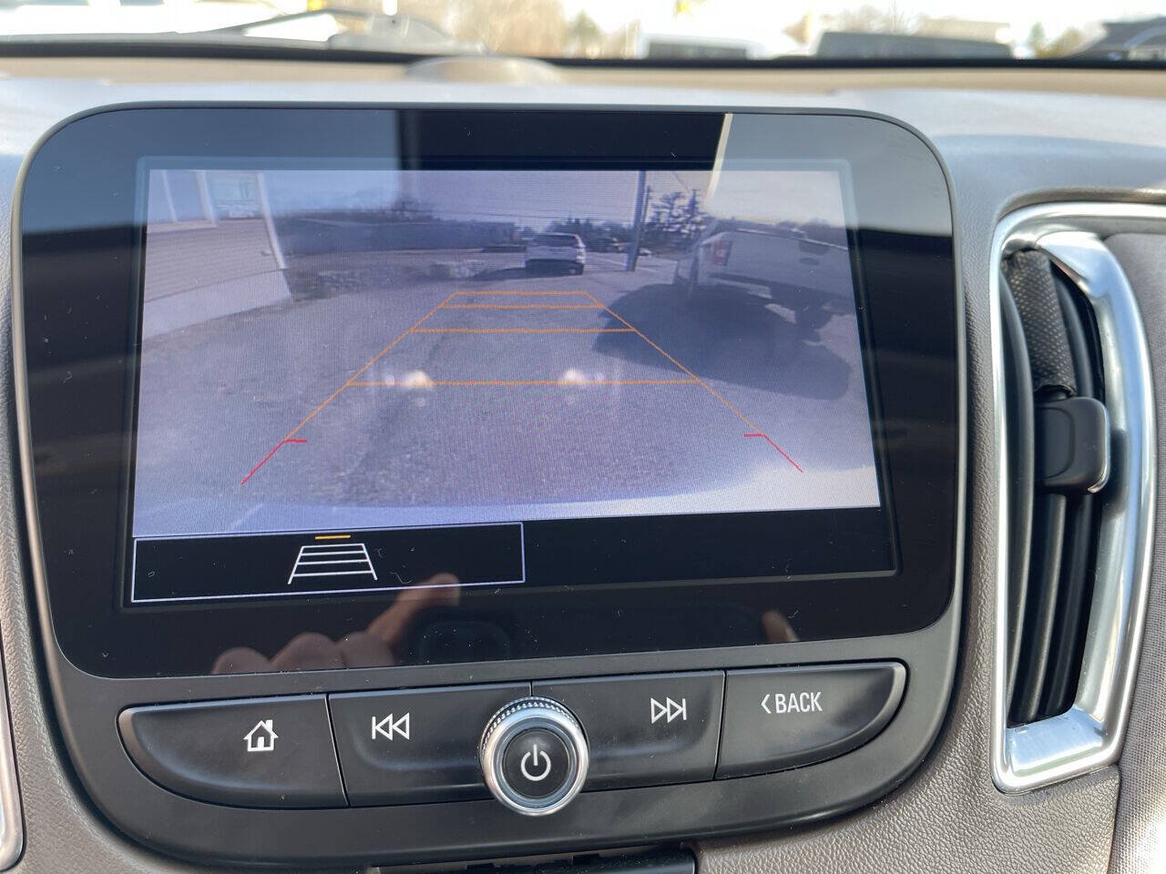 Used 2021 Chevrolet Malibu LT FWD image 12