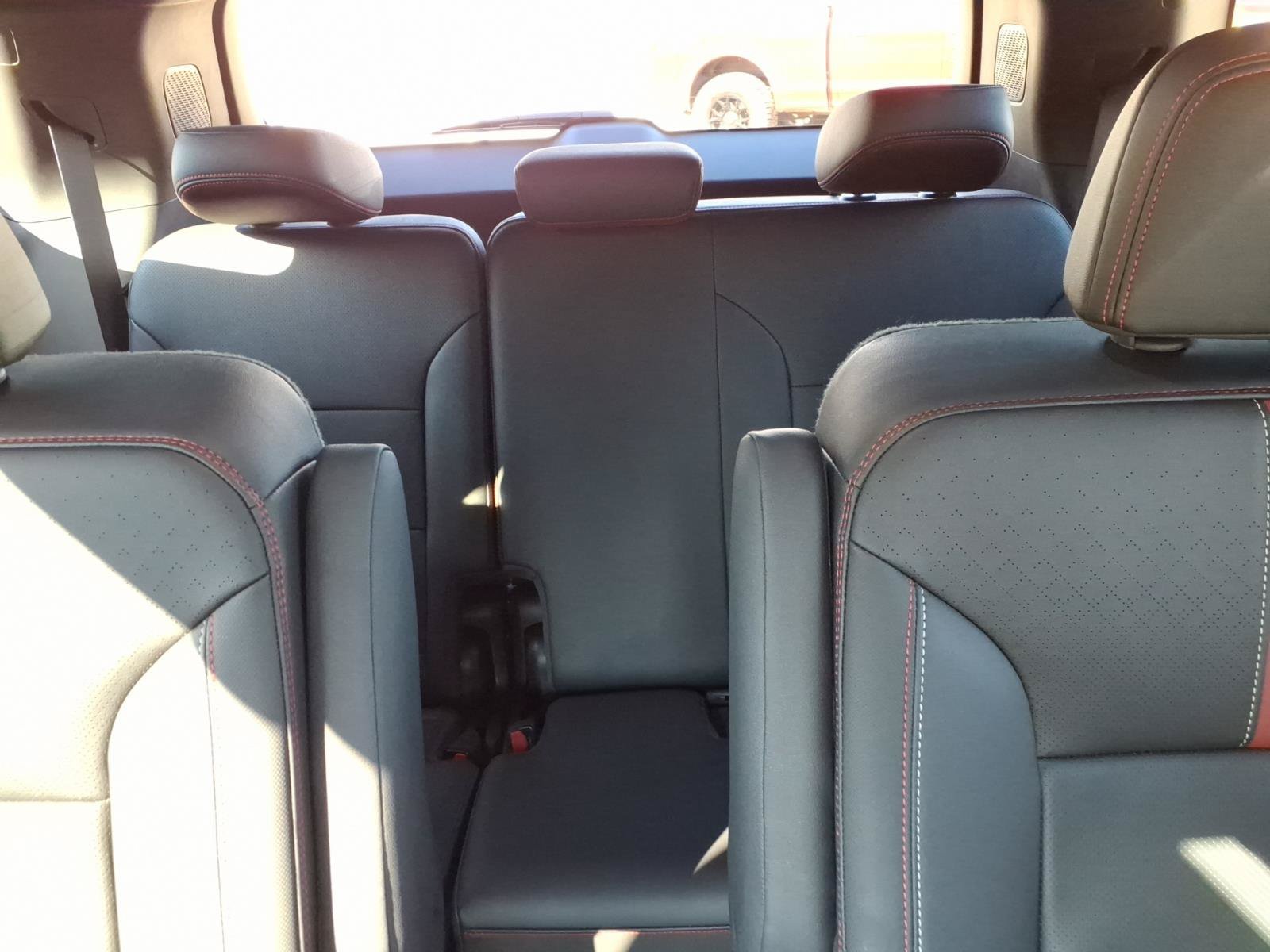 Used 2024 Chevrolet Traverse RS FWD image 19