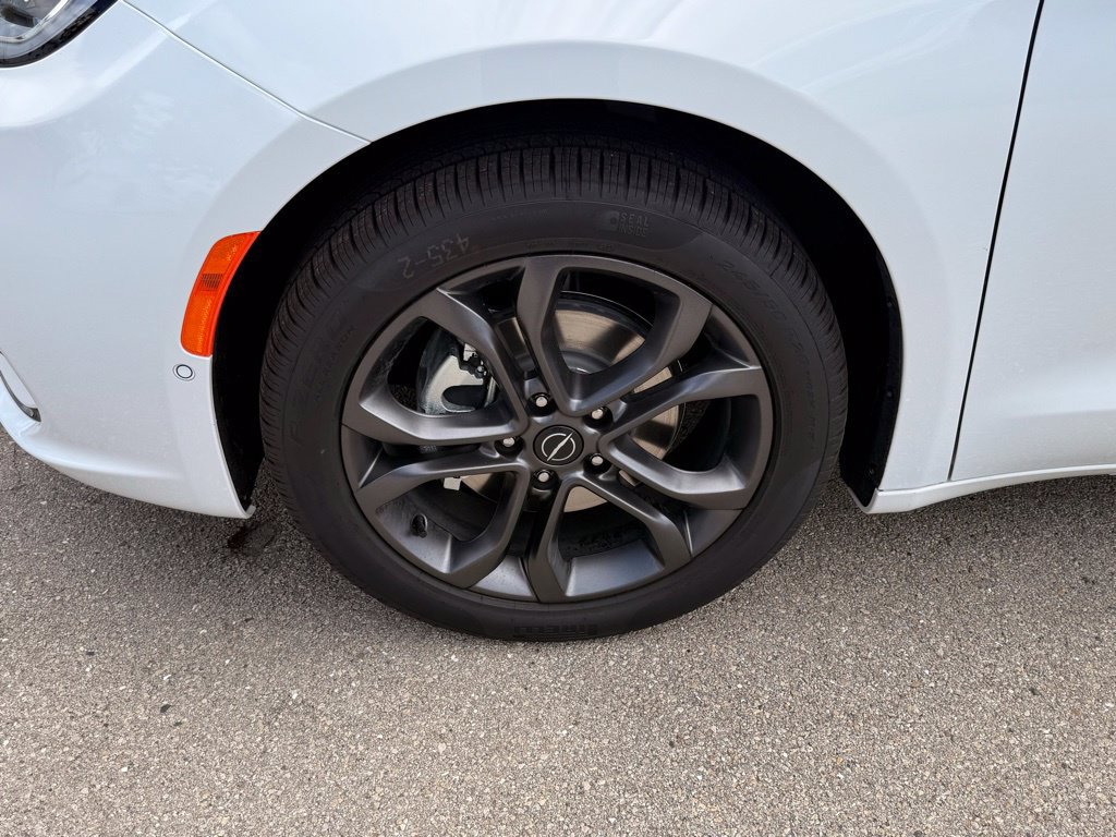 New 2026 Chrysler Pacifica Select FWD image 29