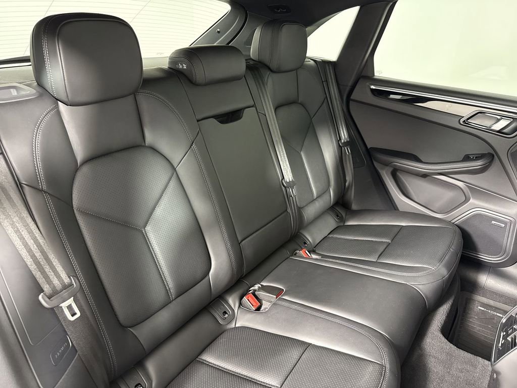 Certified 2025 Porsche Macan image 23