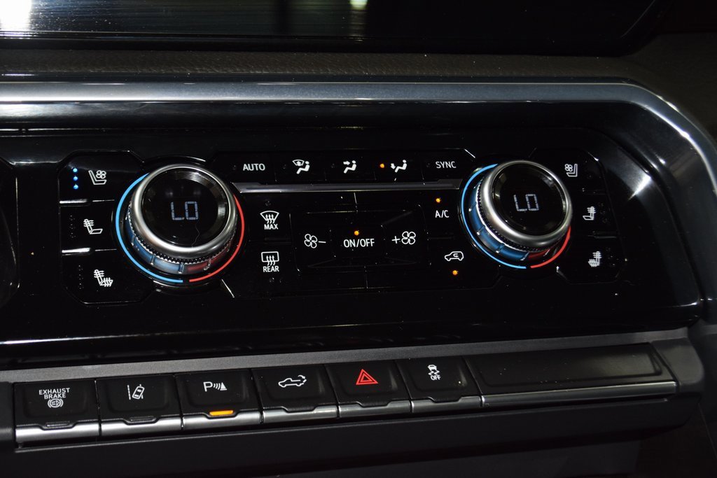 Used 2024 GMC Sierra 3500 Denali w/ Denali Reserve Package image 35