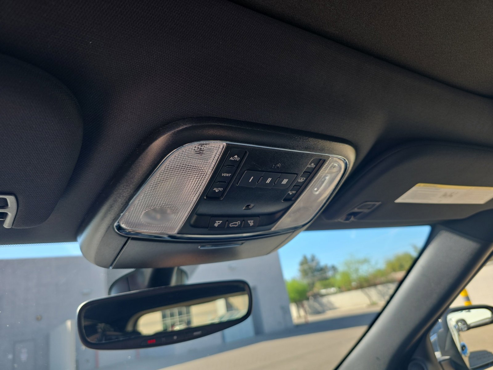 Used 2021 Jeep Grand Cherokee Limited w/ Luxury Group II image 31