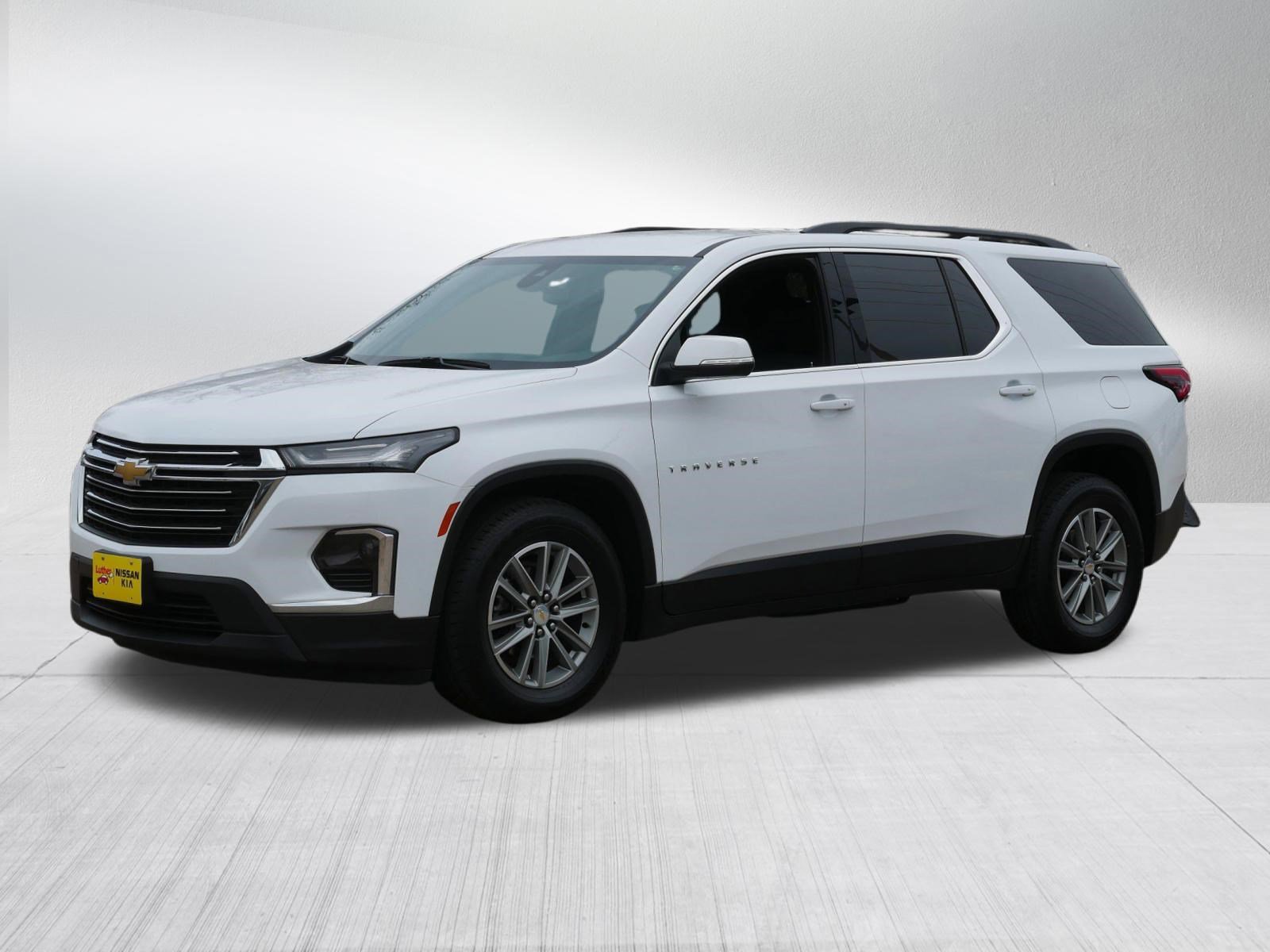 Used 2023 Chevrolet Traverse LT image 3
