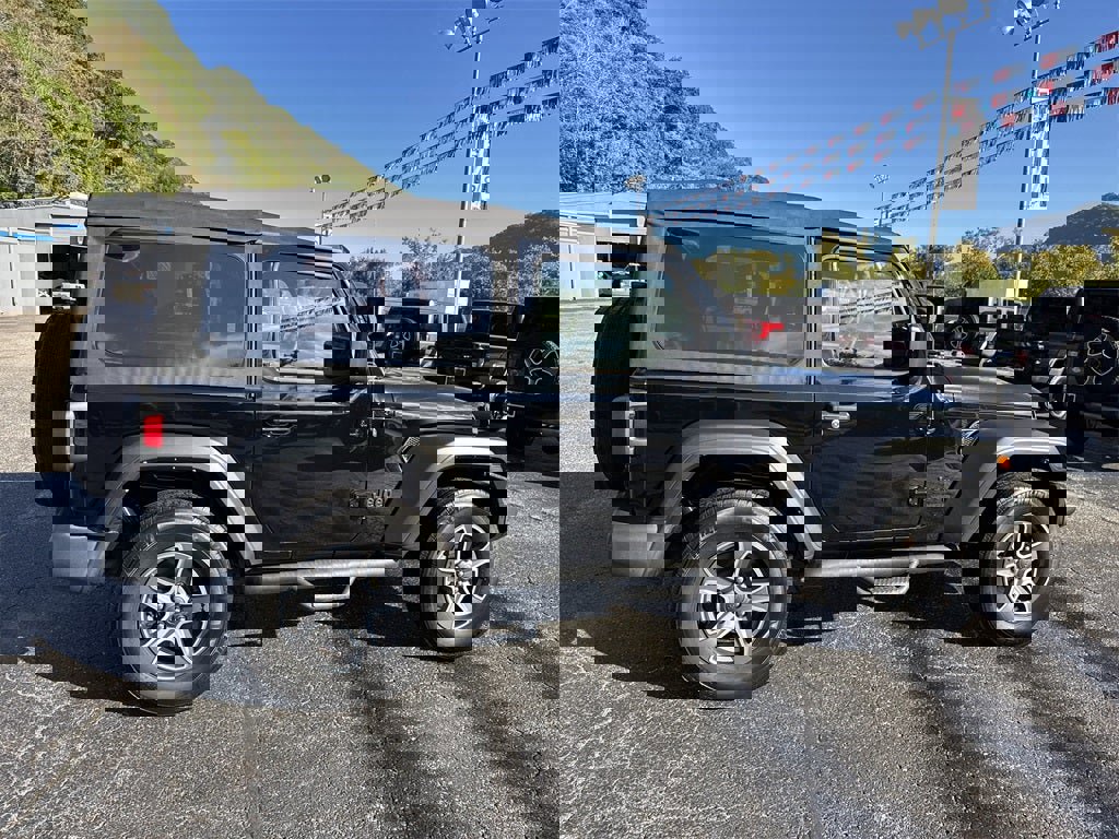 Used 2022 Jeep Wrangler Sport S image 3