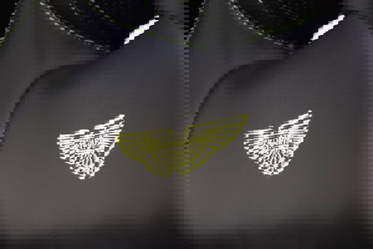 Used 2019 Aston Martin V8 Vantage Coupe RWD image 38