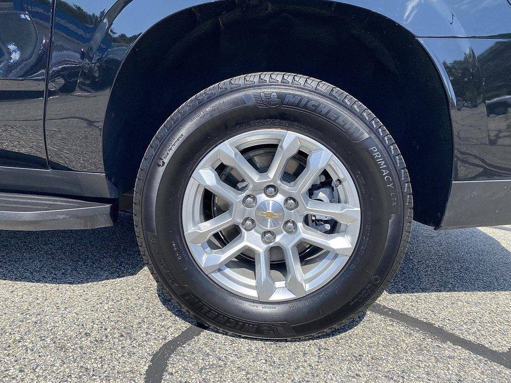 Certified 2026 Chevrolet Suburban LT w/ Comfort Package AWD/4WD image 10