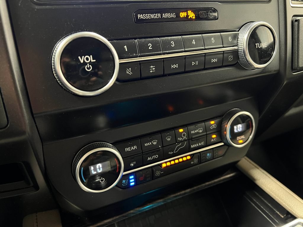 Used 2020 Ford Expedition Limited w/ Equipment Group 301A AWD/4WD image 27