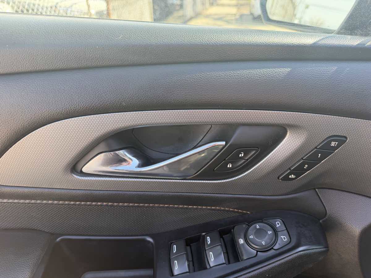 Used 2019 Chevrolet Traverse Premier w/ Redline Edition AWD/4WD image 11