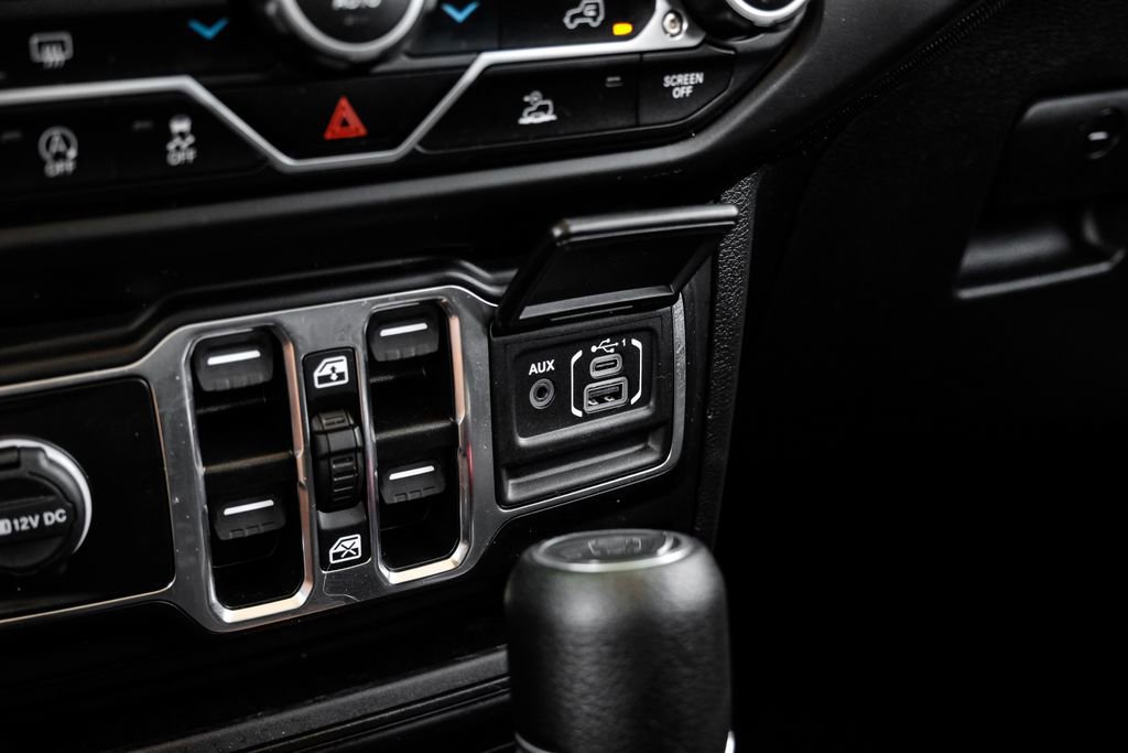 Used 2022 Jeep Gladiator Sport image 35