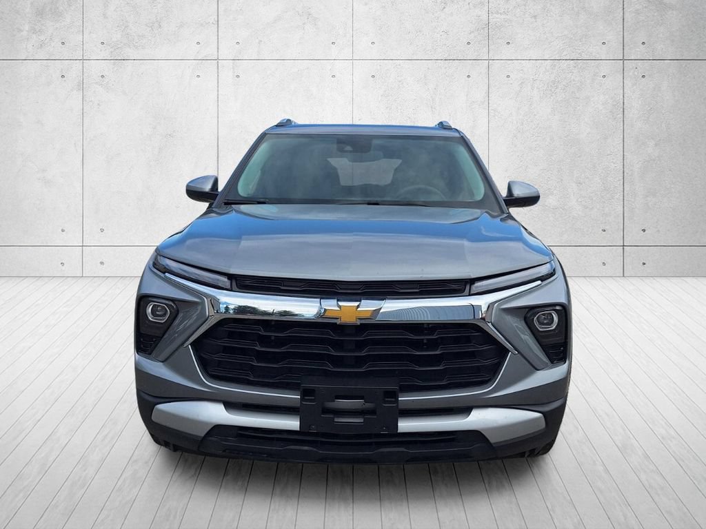 Used 2025 Chevrolet TrailBlazer LT FWD image 2