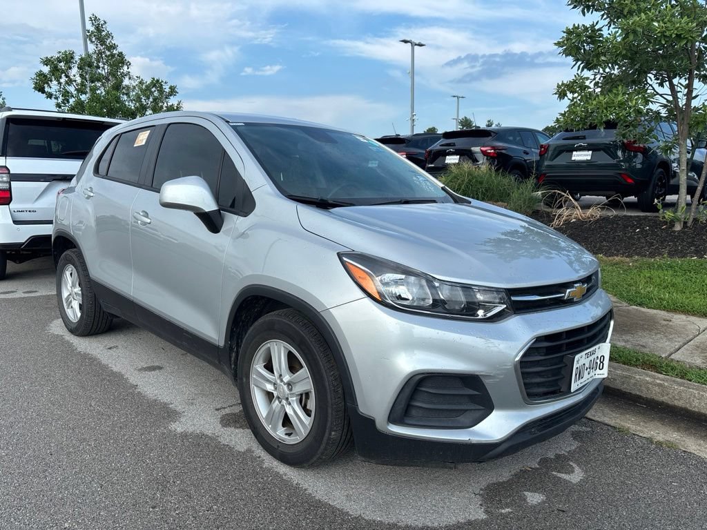 Used 2022 Chevrolet Trax LS w/ Tint and Cruise Package FWD image 2