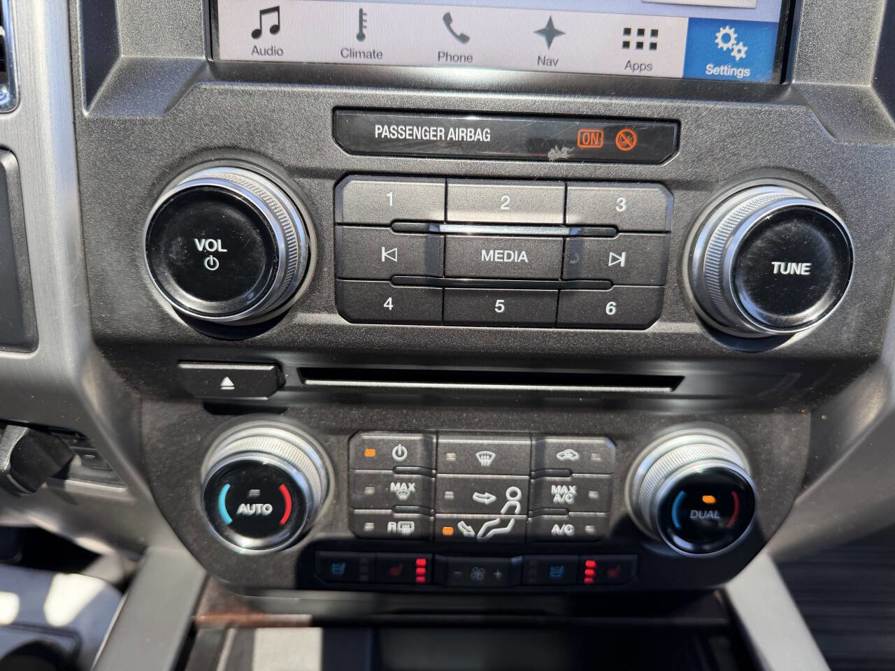 Used 2017 Ford F450 Platinum w/ Platinum Ultimate Package AWD/4WD image 29