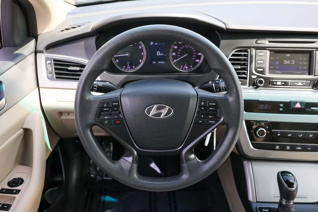 Used 2015 Hyundai Sonata SE w/ Option Group 09 FWD image 8