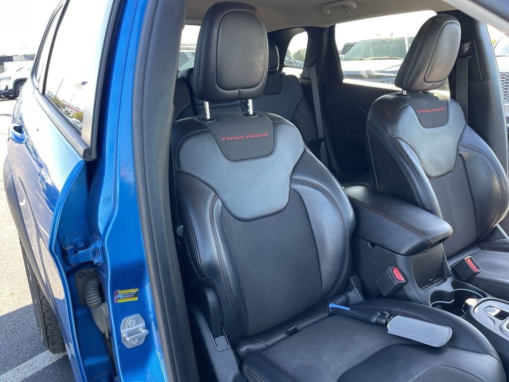Used 2017 Jeep Cherokee Trailhawk image 23