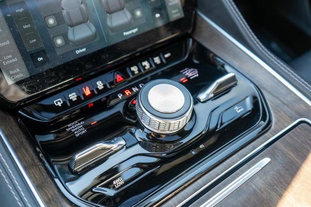 Used 2023 Jeep Grand Wagoneer 4WD w/ Flexible Seating Group image 45