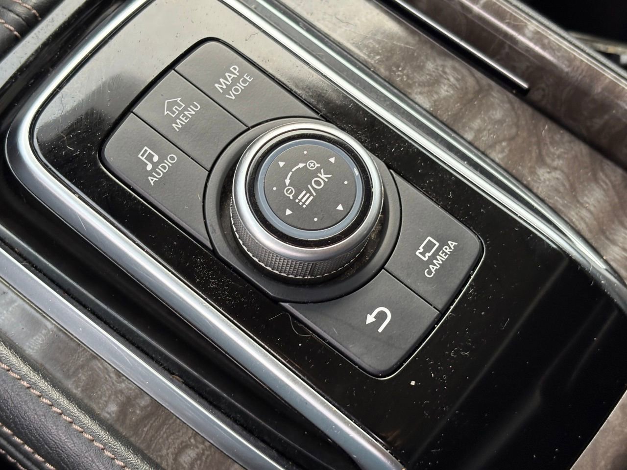 Used 2022 Nissan Armada Platinum w/ Captain's Chairs Package image 23