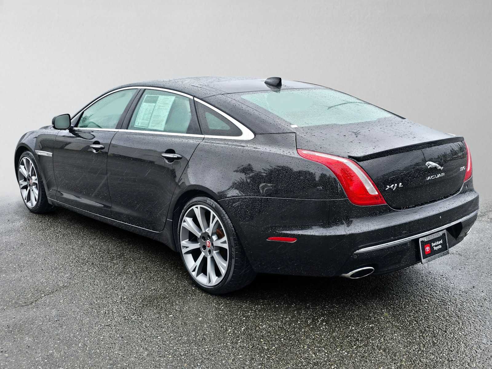 Used 2019 Jaguar XJ L Portfolio RWD image 5