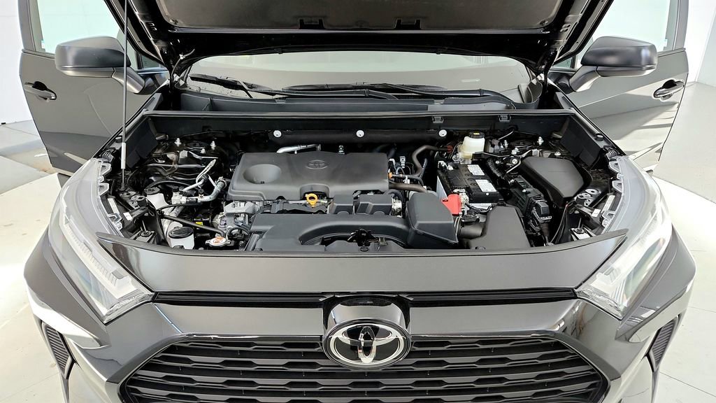 Used 2025 Toyota RAV4 LE AWD/4WD image 15