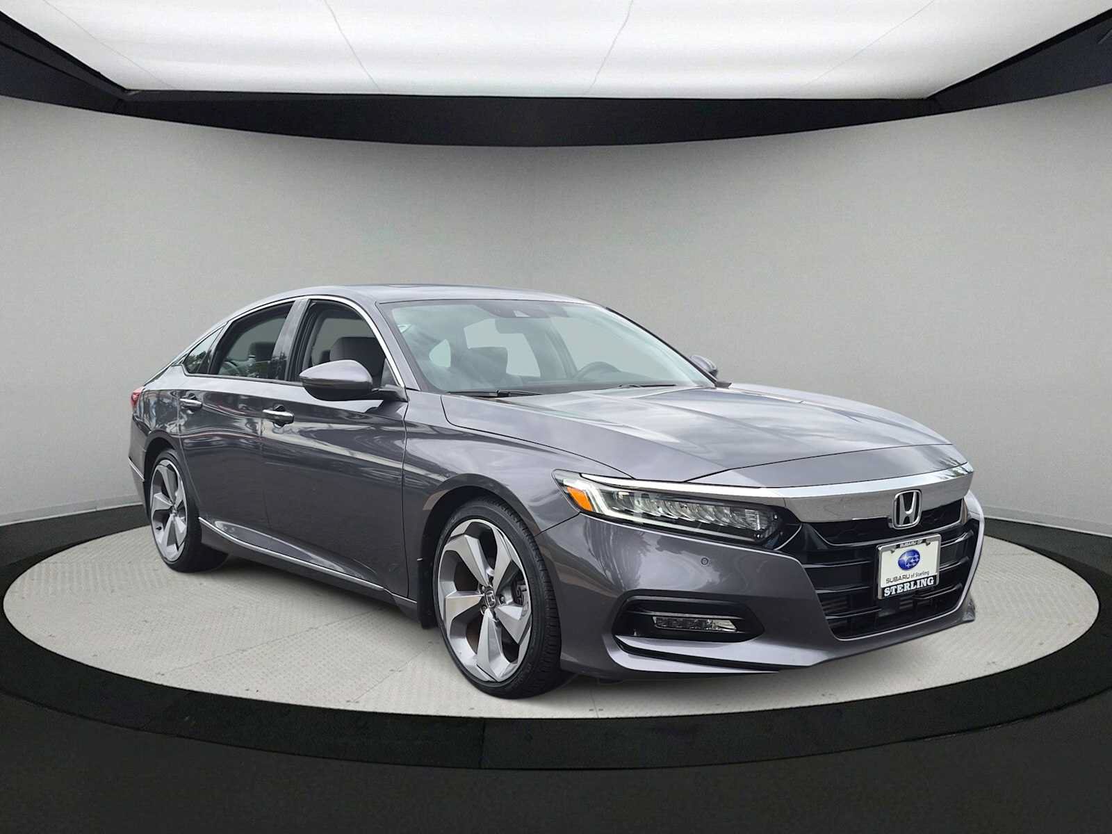 Used 2018 Honda Accord Touring image 2