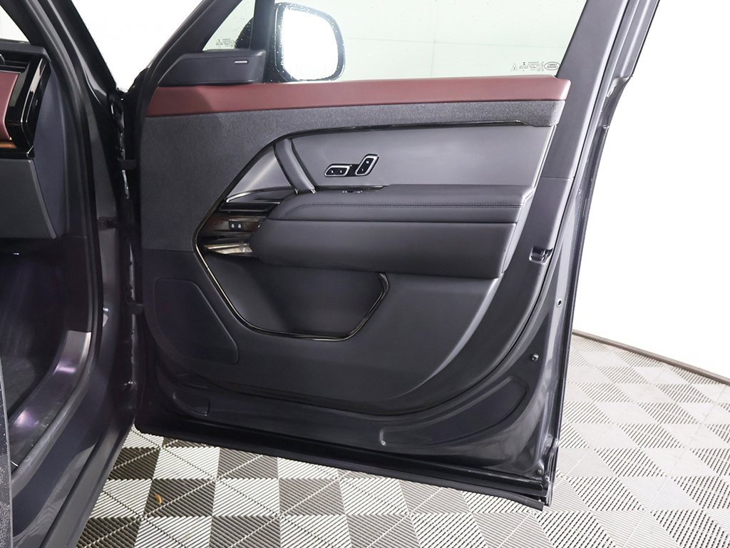 Used 2023 Land Rover Range Rover Sport SE Dynamic image 26