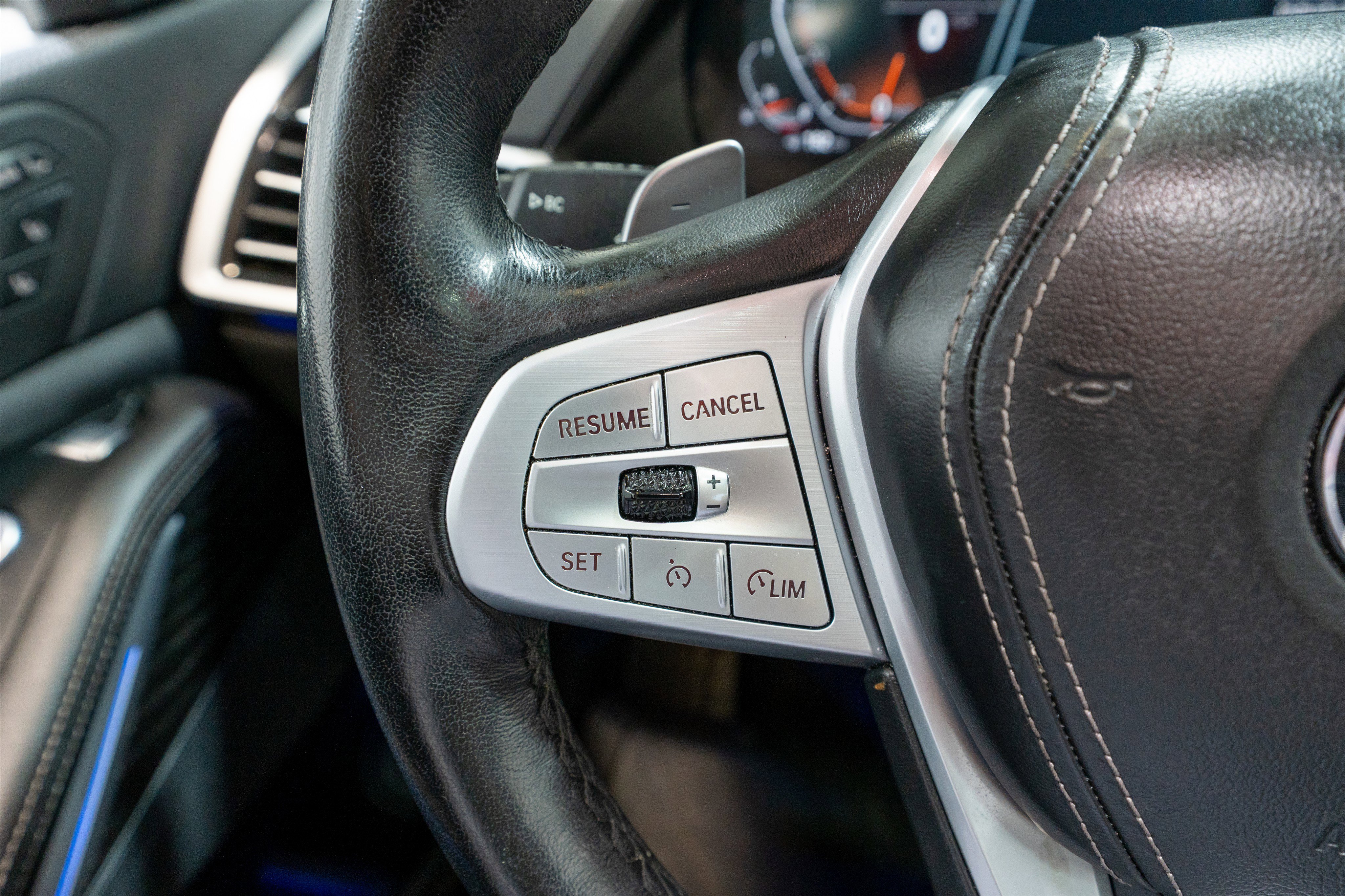 Used 2022 BMW X7 xDrive40i w/ Premium Package image 29