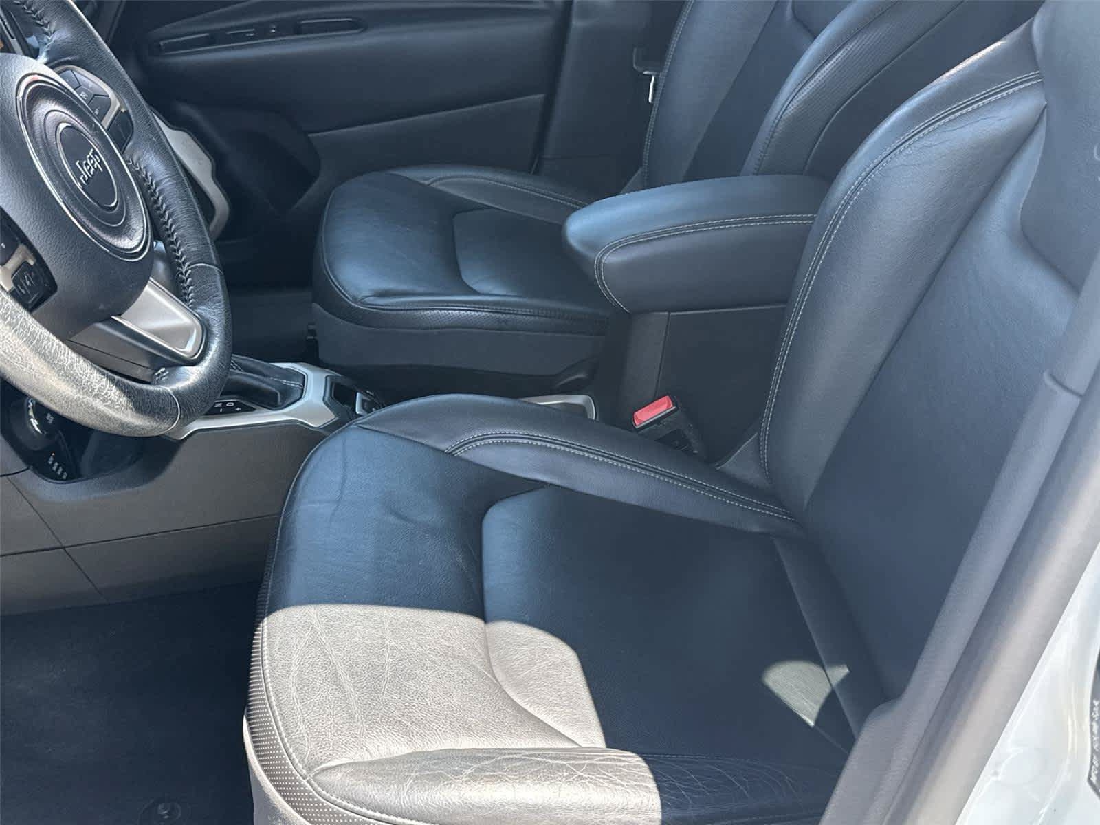 Used 2016 Jeep Renegade Limited AWD/4WD image 13
