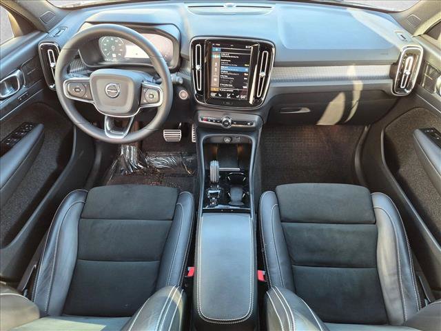 Used 2022 Volvo XC40 T5 R-Design w/ Climate Package AWD/4WD image 16