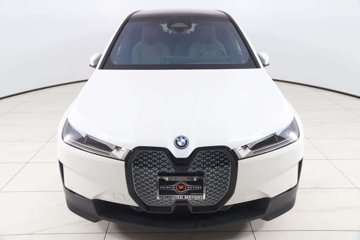 Used 2024 BMW iX xDrive50 w/ Convenience Package AWD/4WD image 55