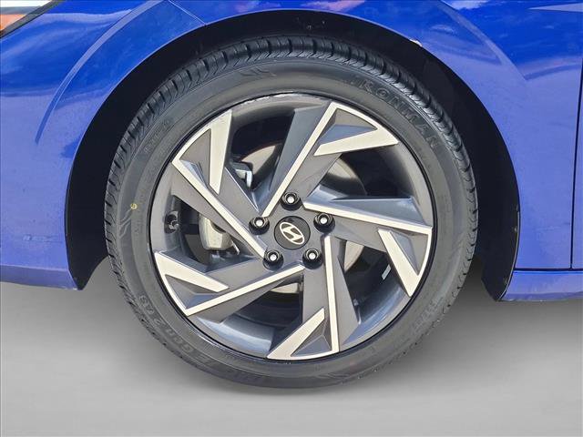 Used 2025 Hyundai Elantra SEL FWD image 25