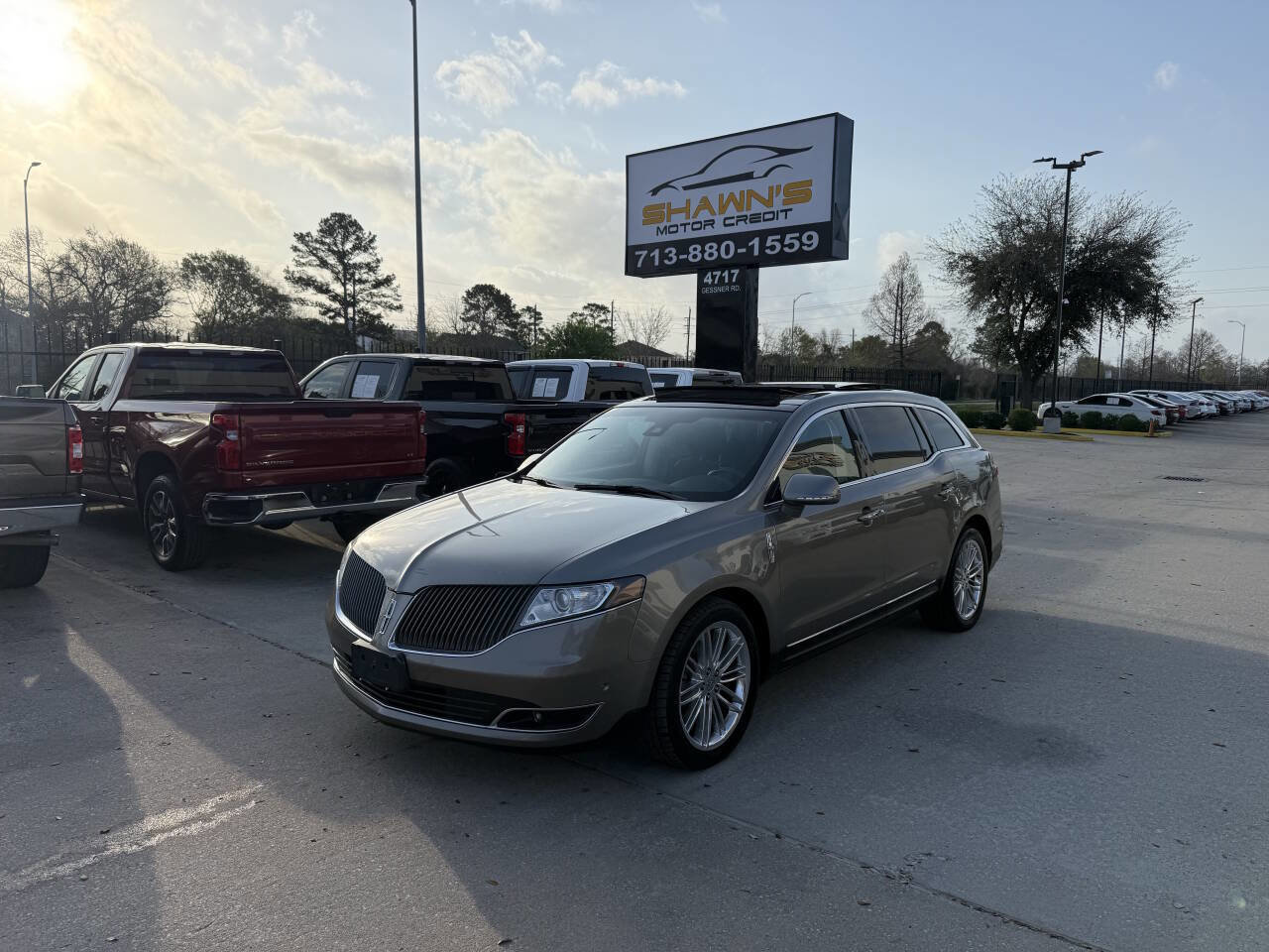 Used 2016 Lincoln MKT AWD w/ Equipment Group 201A image 3