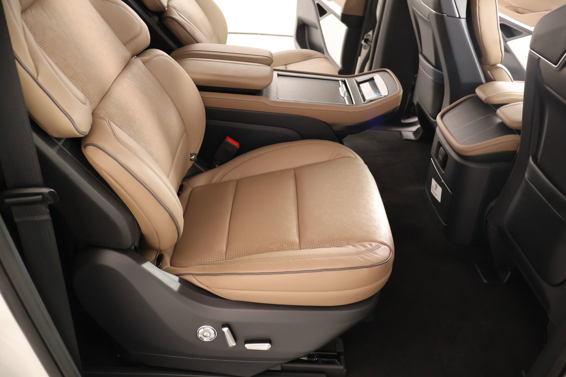 New 2026 Lincoln Navigator L Black Label AWD/4WD image 15