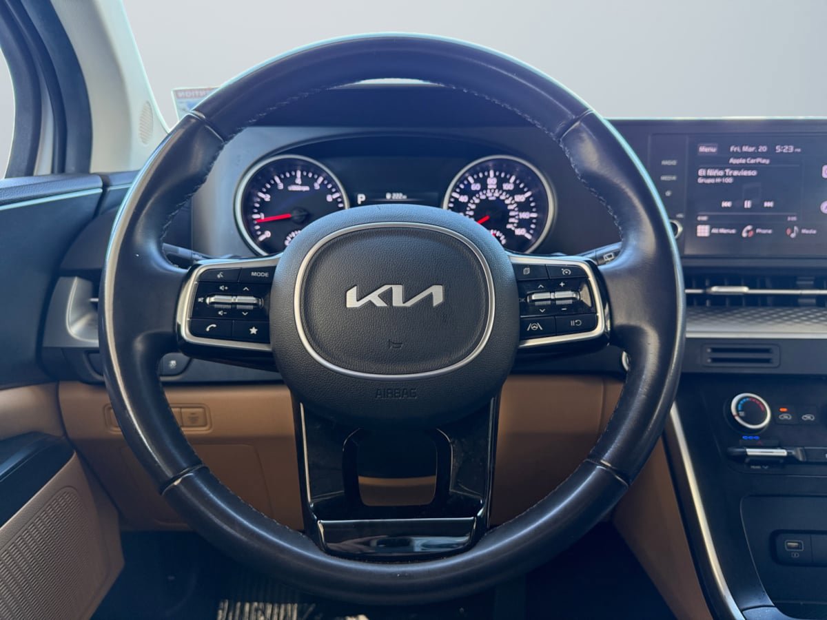 Used 2023 Kia Carnival LX image 13