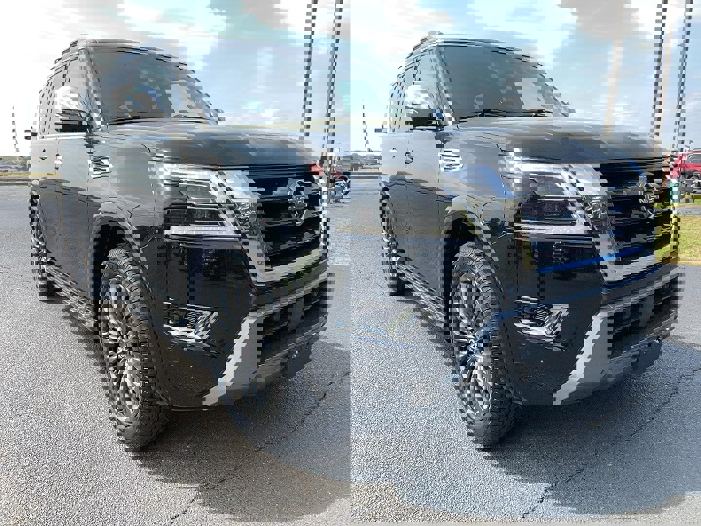 Used 2023 Nissan Armada Platinum w/ Captain's Chairs Package image 3