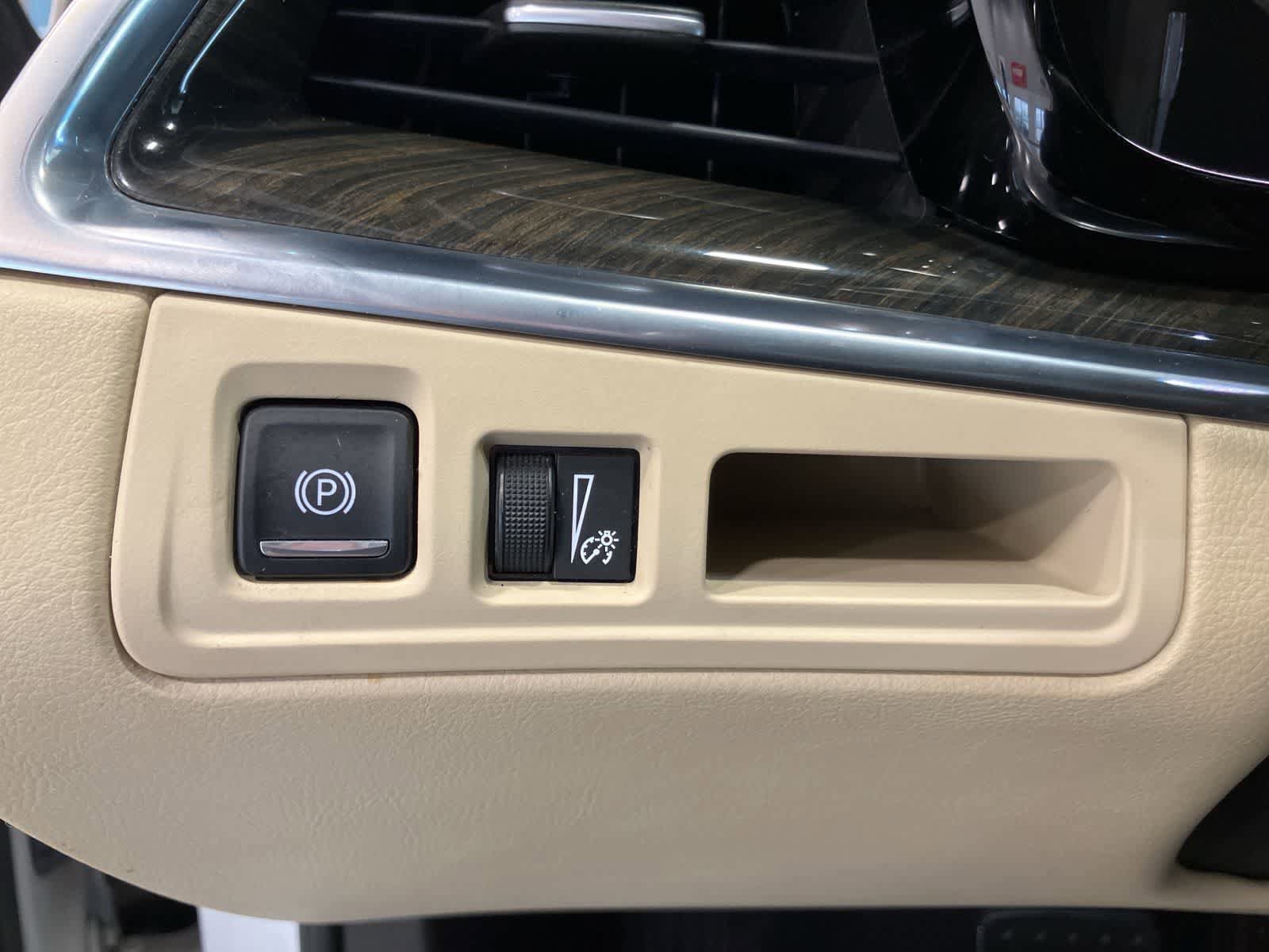 Used 2017 Cadillac XT5 FWD image 14